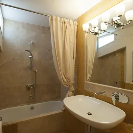 S. Anna Hotel 3*